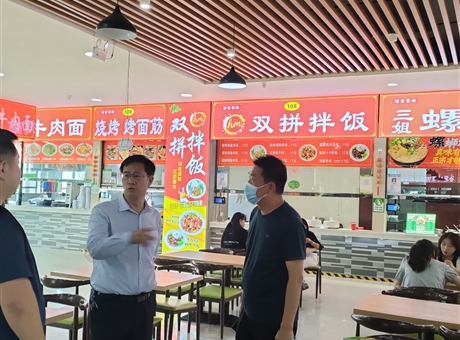 副校長(zhǎng)深入食堂檢查指導(dǎo)，護(hù)航新生就餐“第一餐”