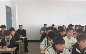 校長(zhǎng)李海軍深入教學(xué)一線(xiàn)聽(tīng)課 調(diào)研指導(dǎo)思政課教學(xué)工作